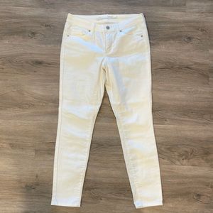 Universal Thread White Mid Rise Skinny Jeans